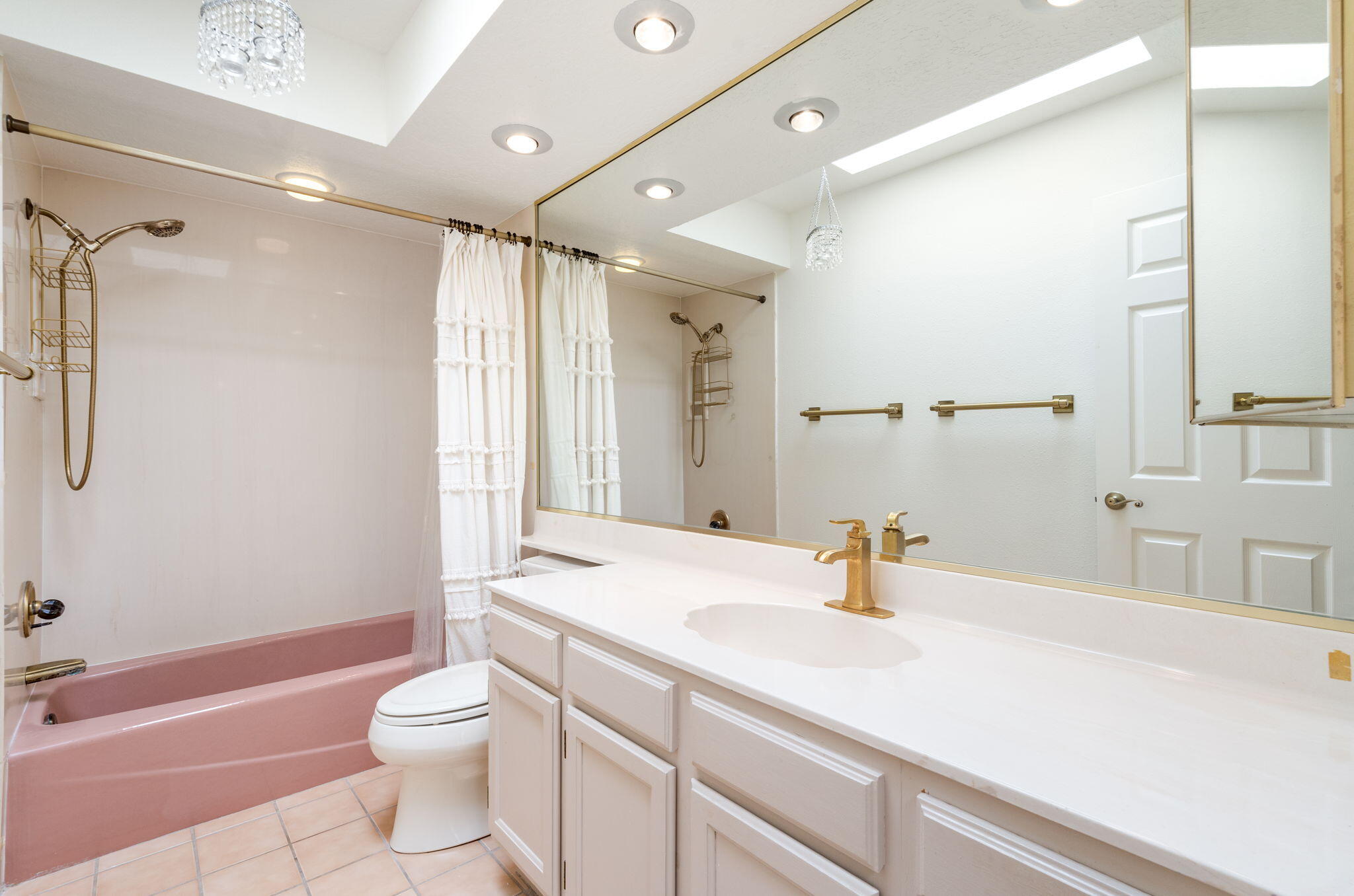 7904 Woodridge Drive NE