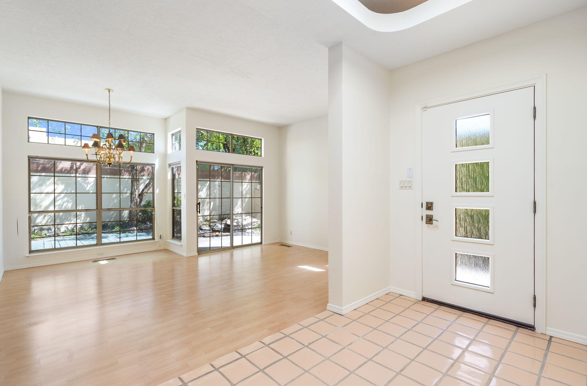 7904 Woodridge Drive NE