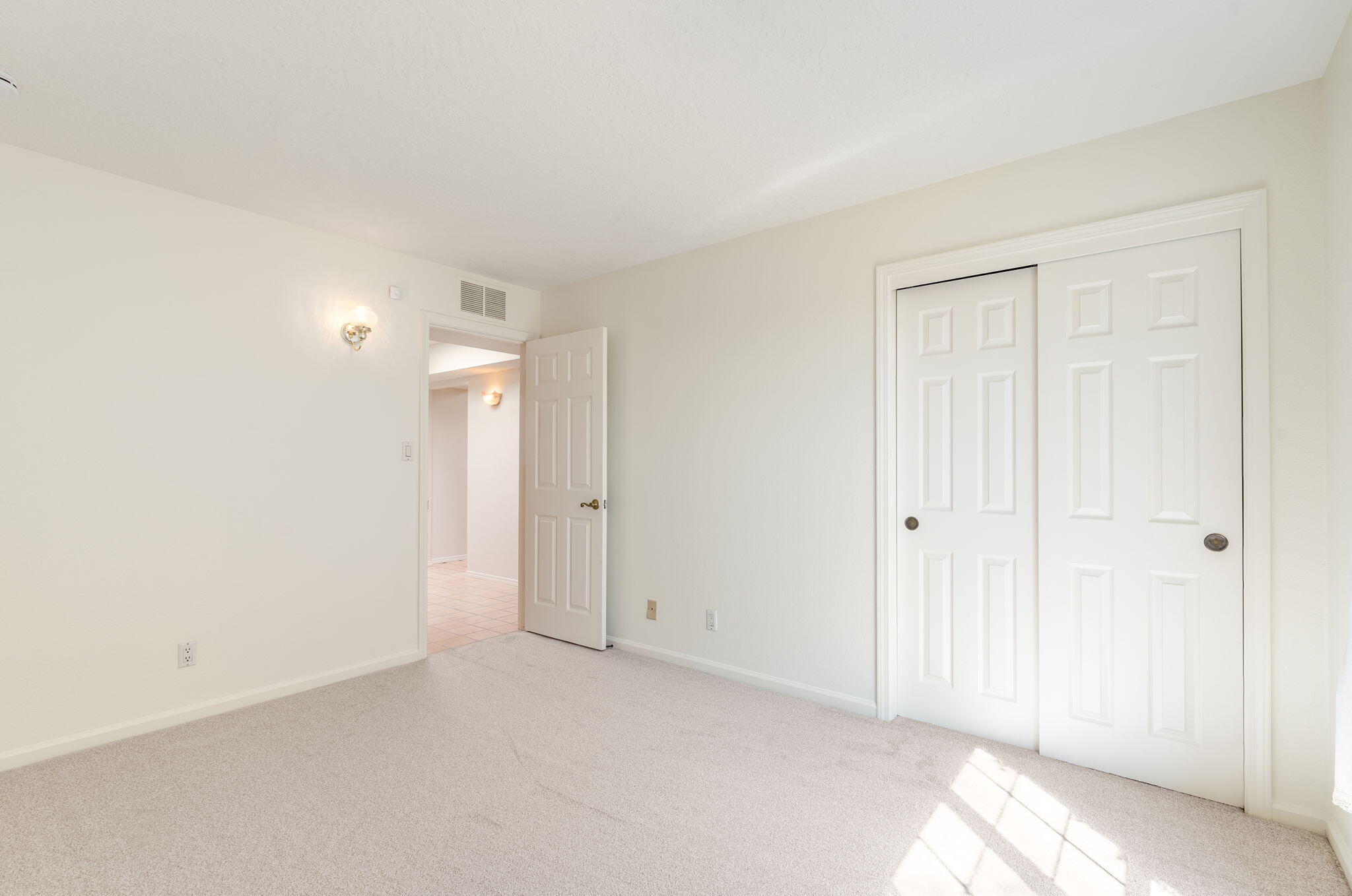 7904 Woodridge Drive NE