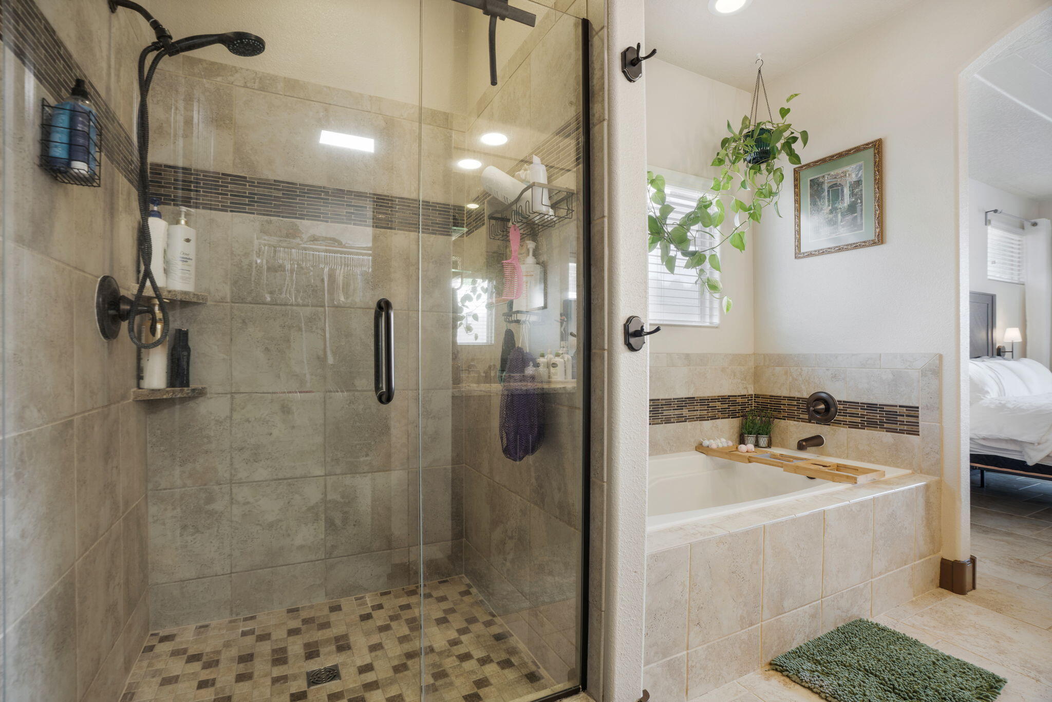 6036 N Sandia Court NE