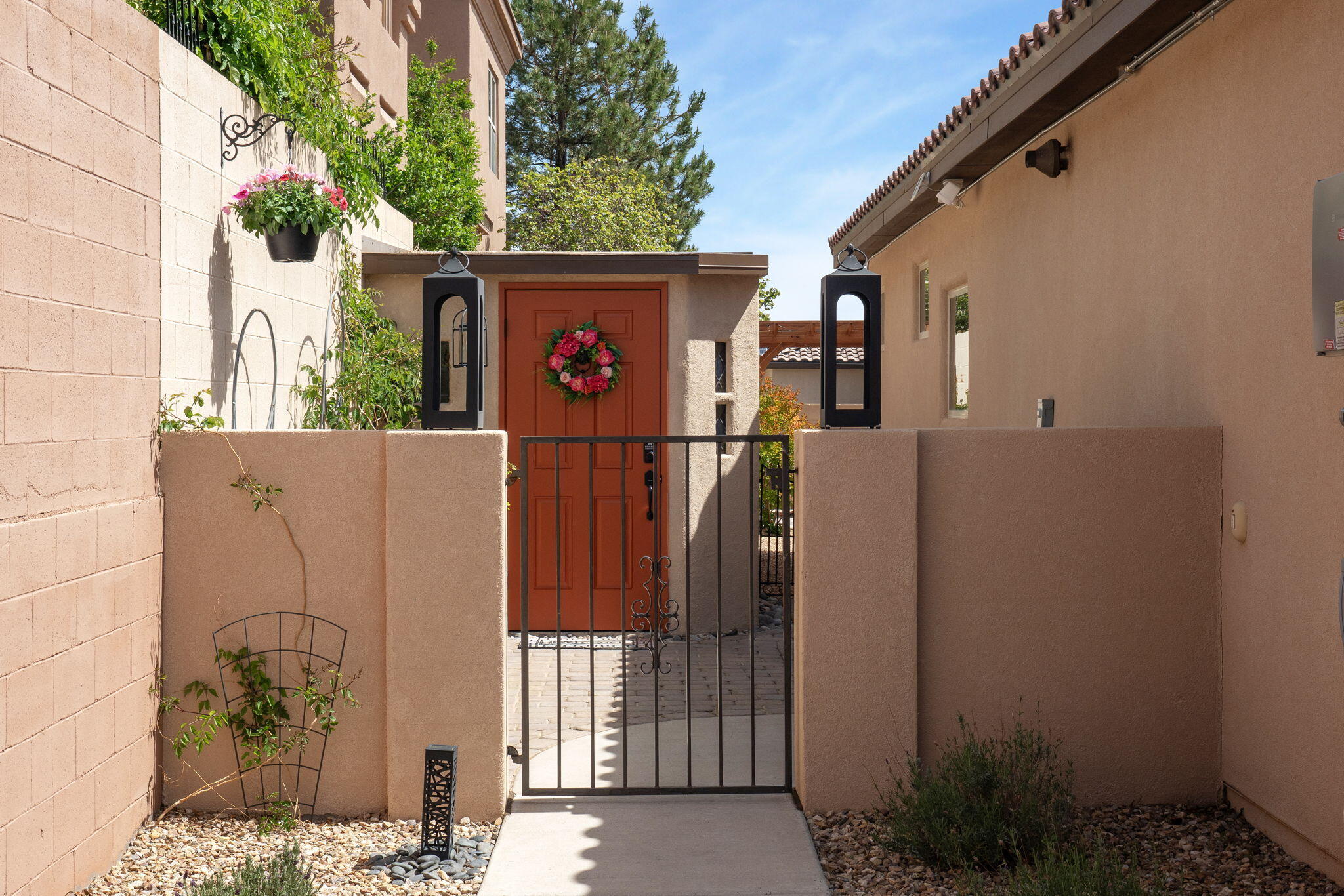 6036 N Sandia Court NE