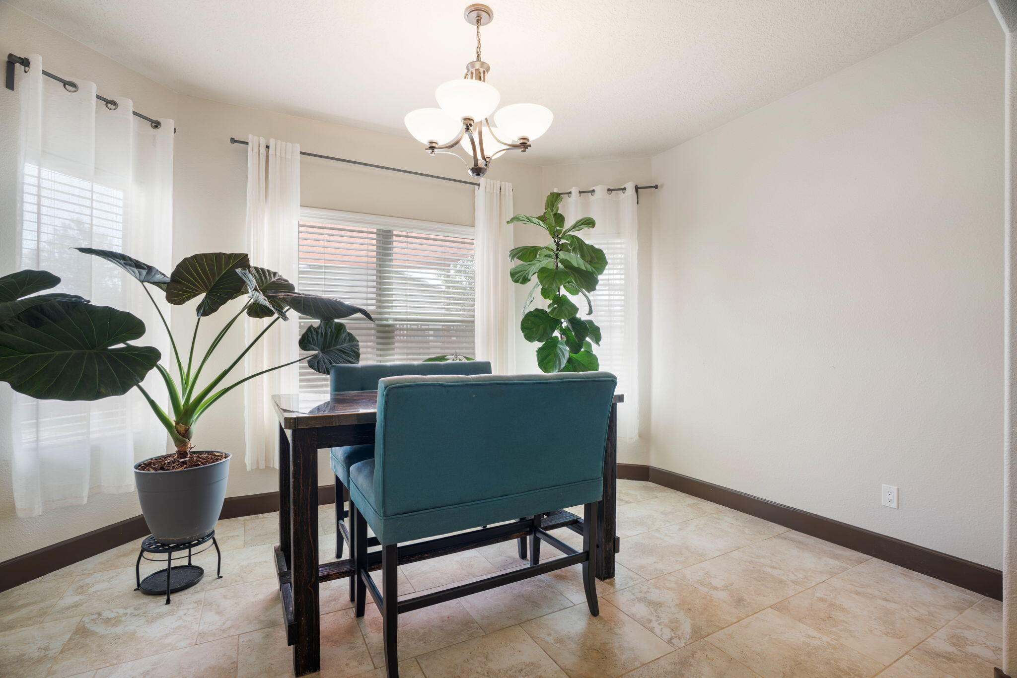 6036 N Sandia Court NE