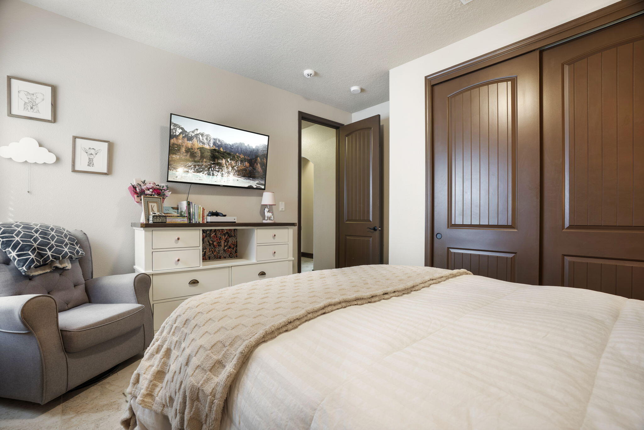 6036 N Sandia Court NE