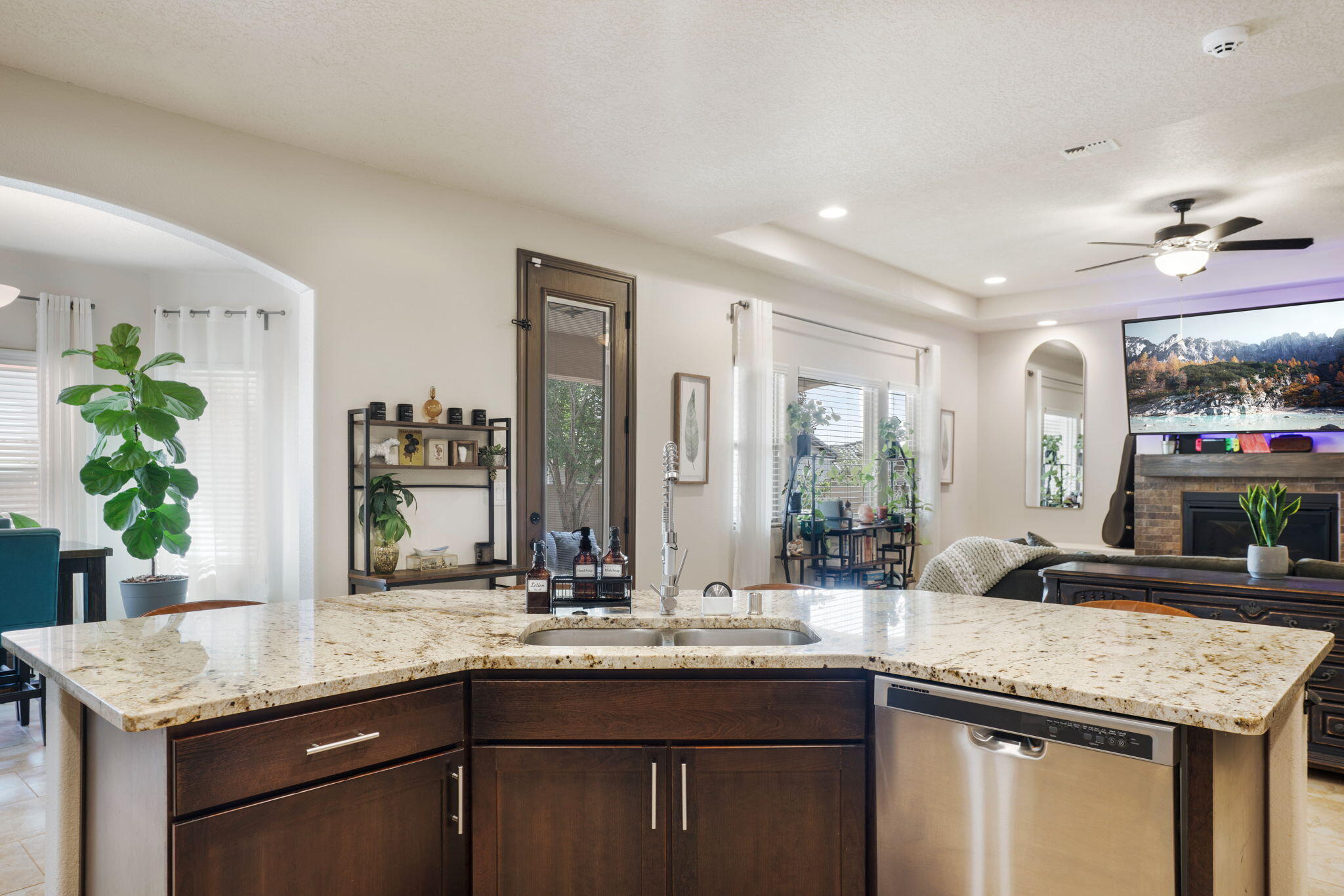 6036 N Sandia Court NE