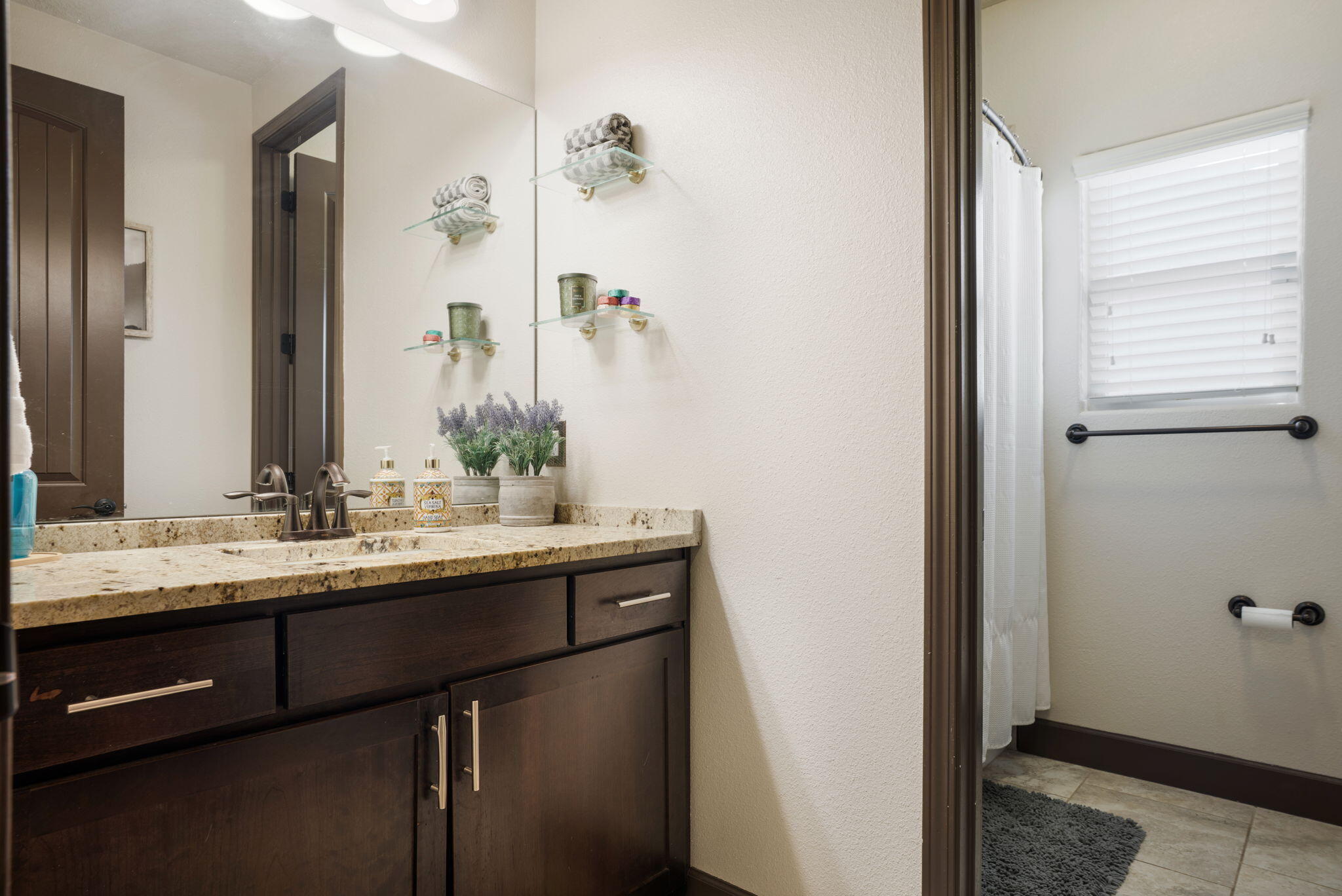 6036 N Sandia Court NE