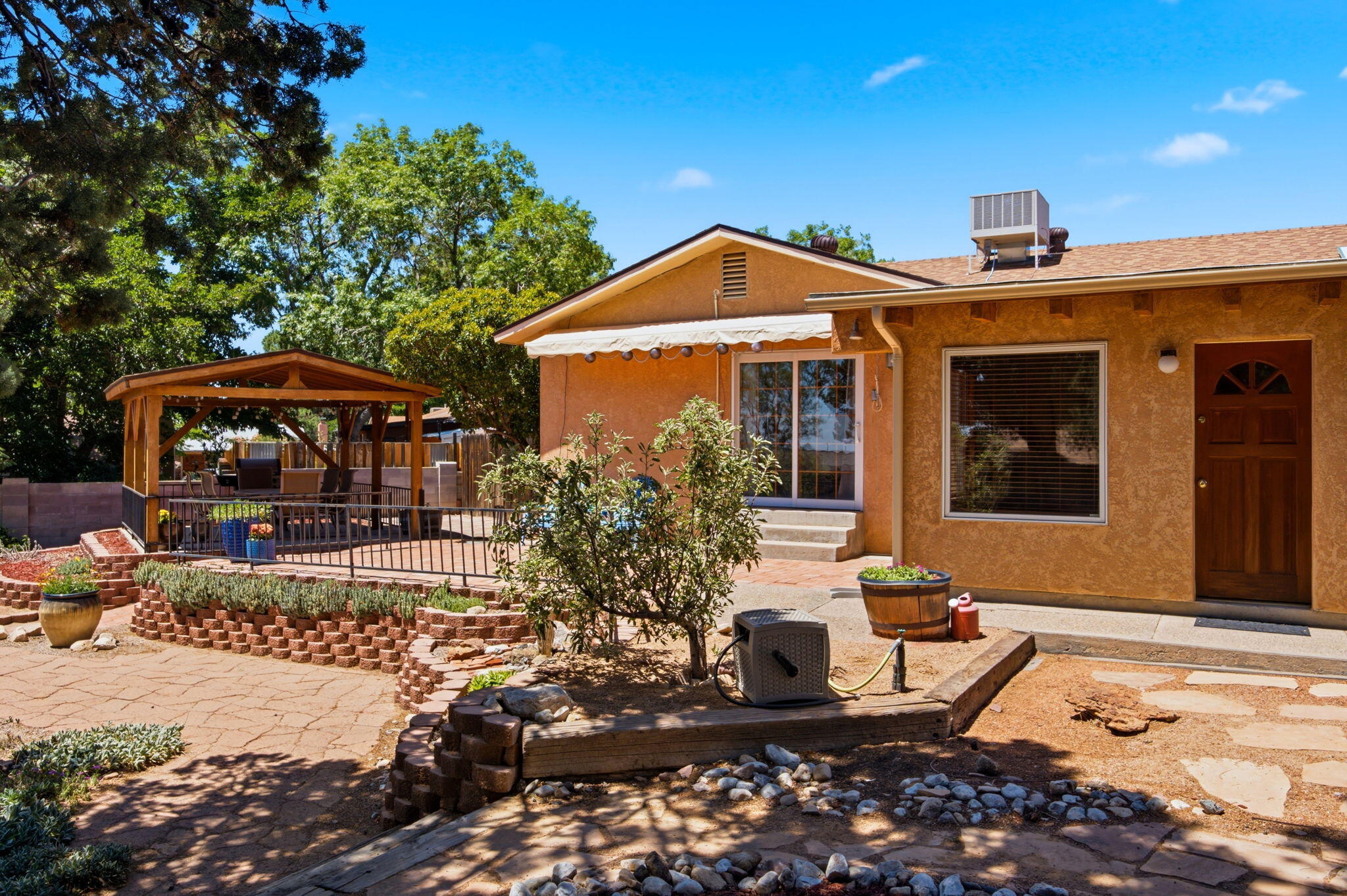 3732 Mount Rainier Drive NE