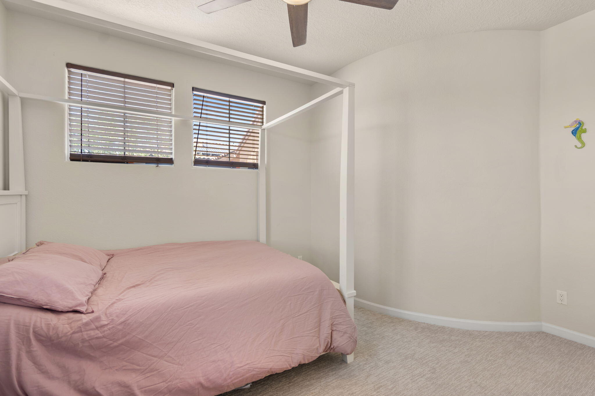 20 Los Balcones Place NE