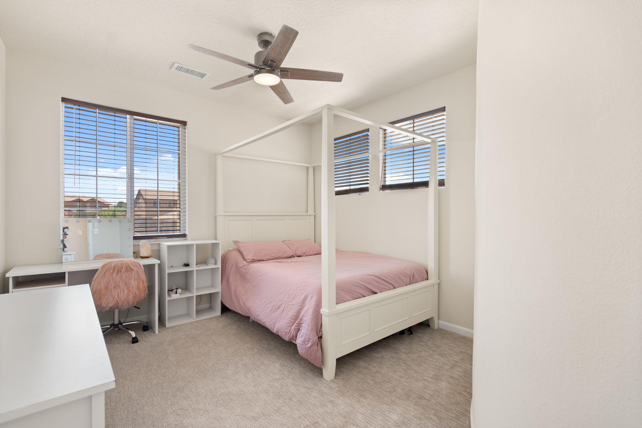 20 Los Balcones Place NE