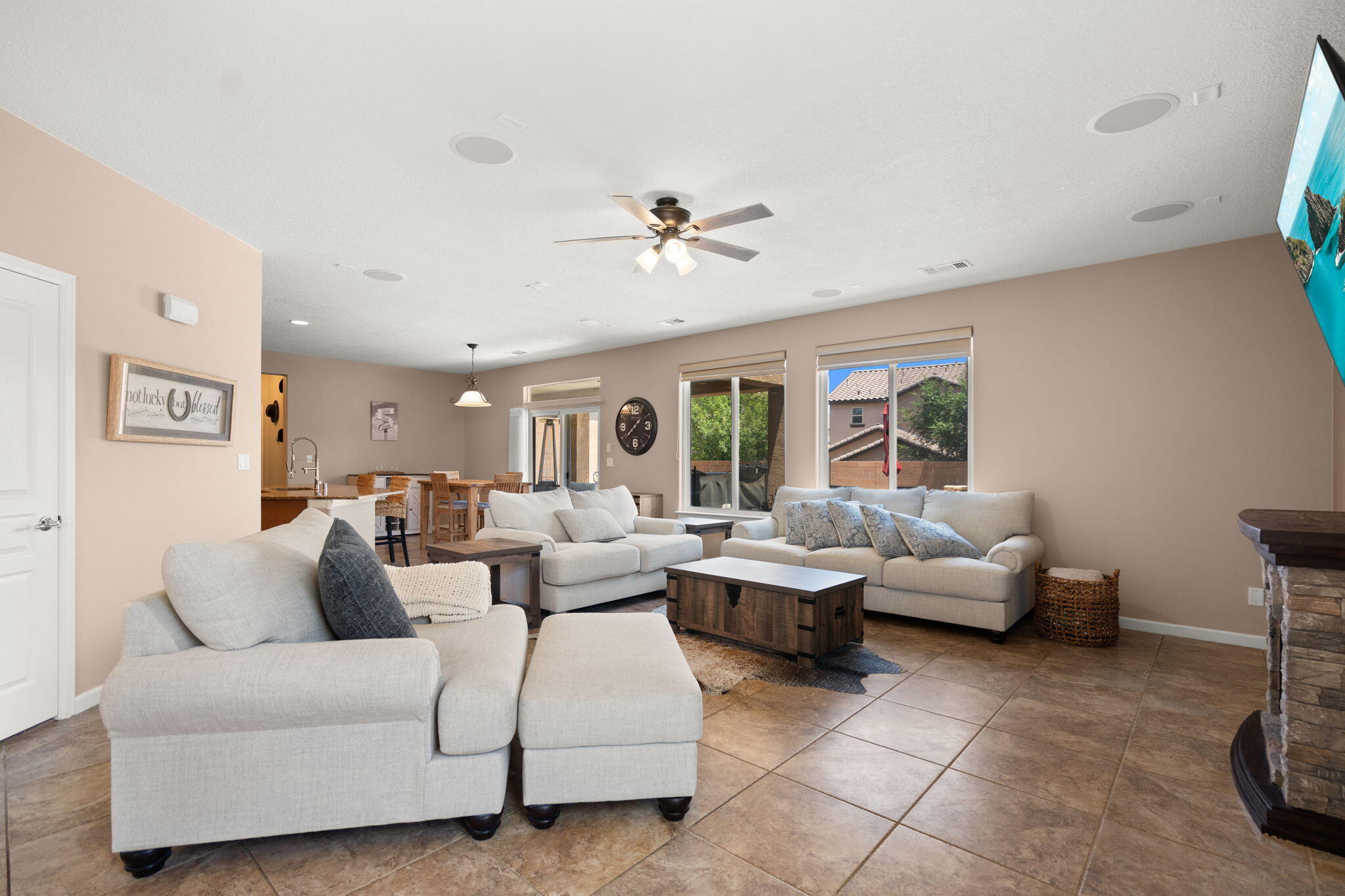 20 Los Balcones Place NE