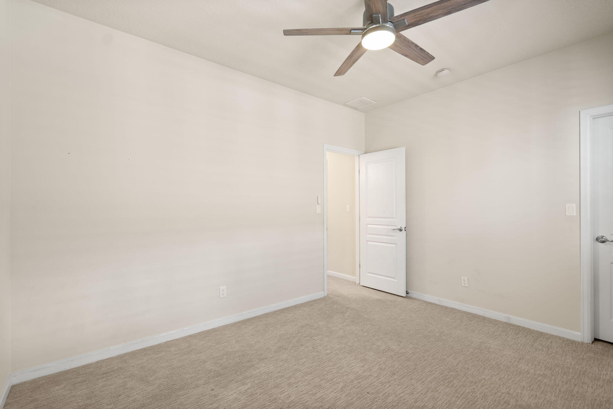 20 Los Balcones Place NE