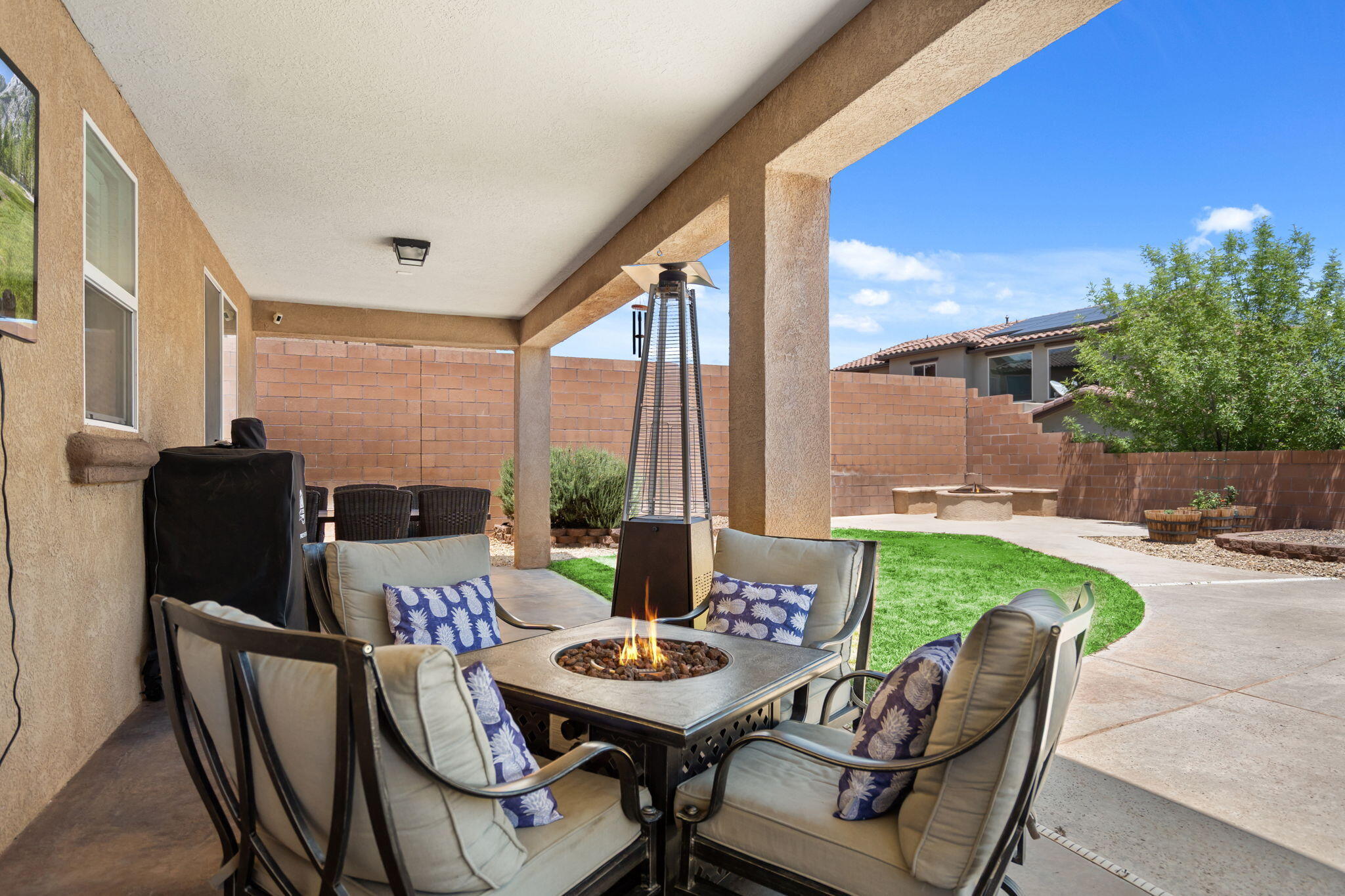 20 Los Balcones Place NE