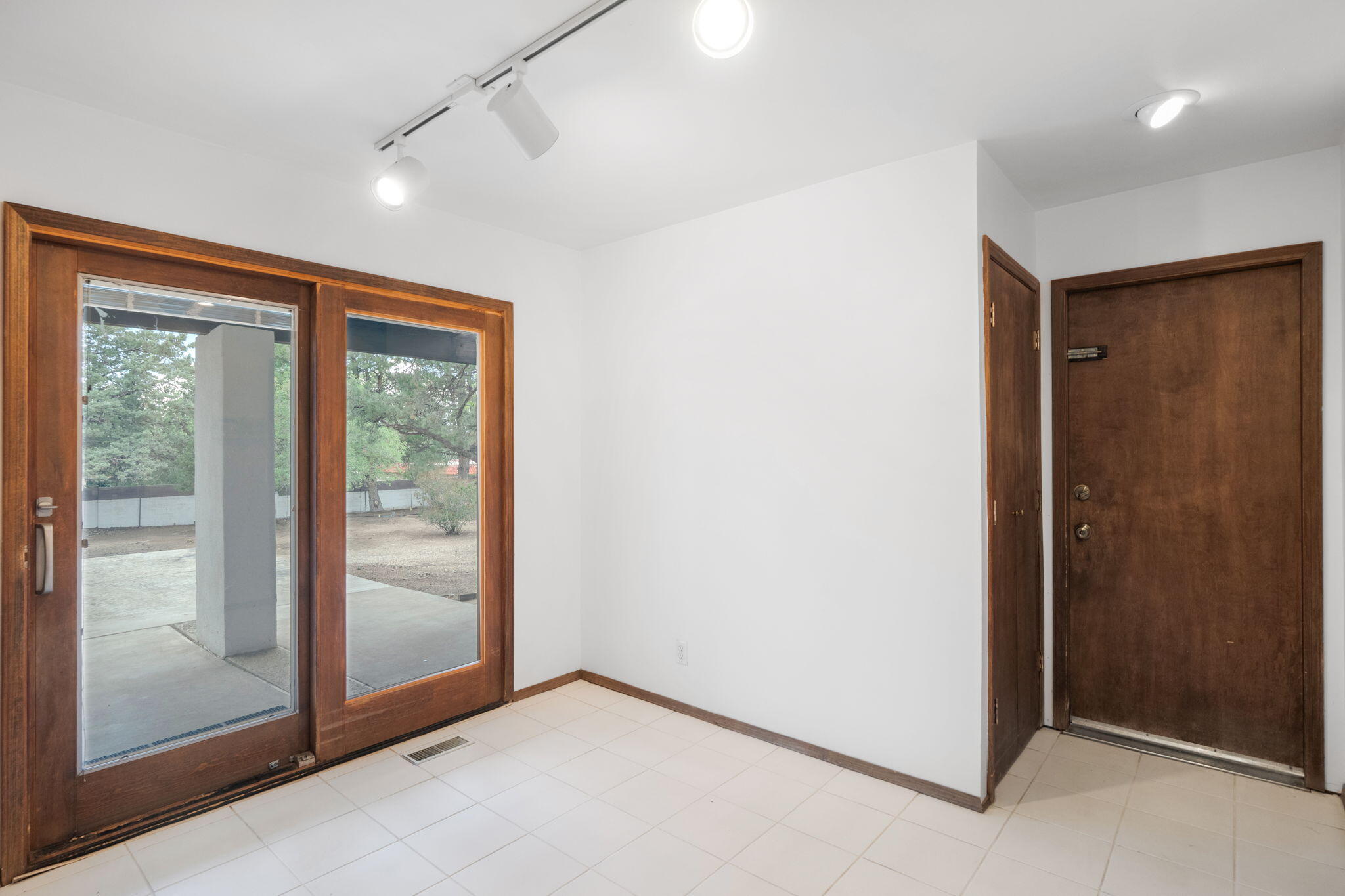 1070 Matador Drive SE
