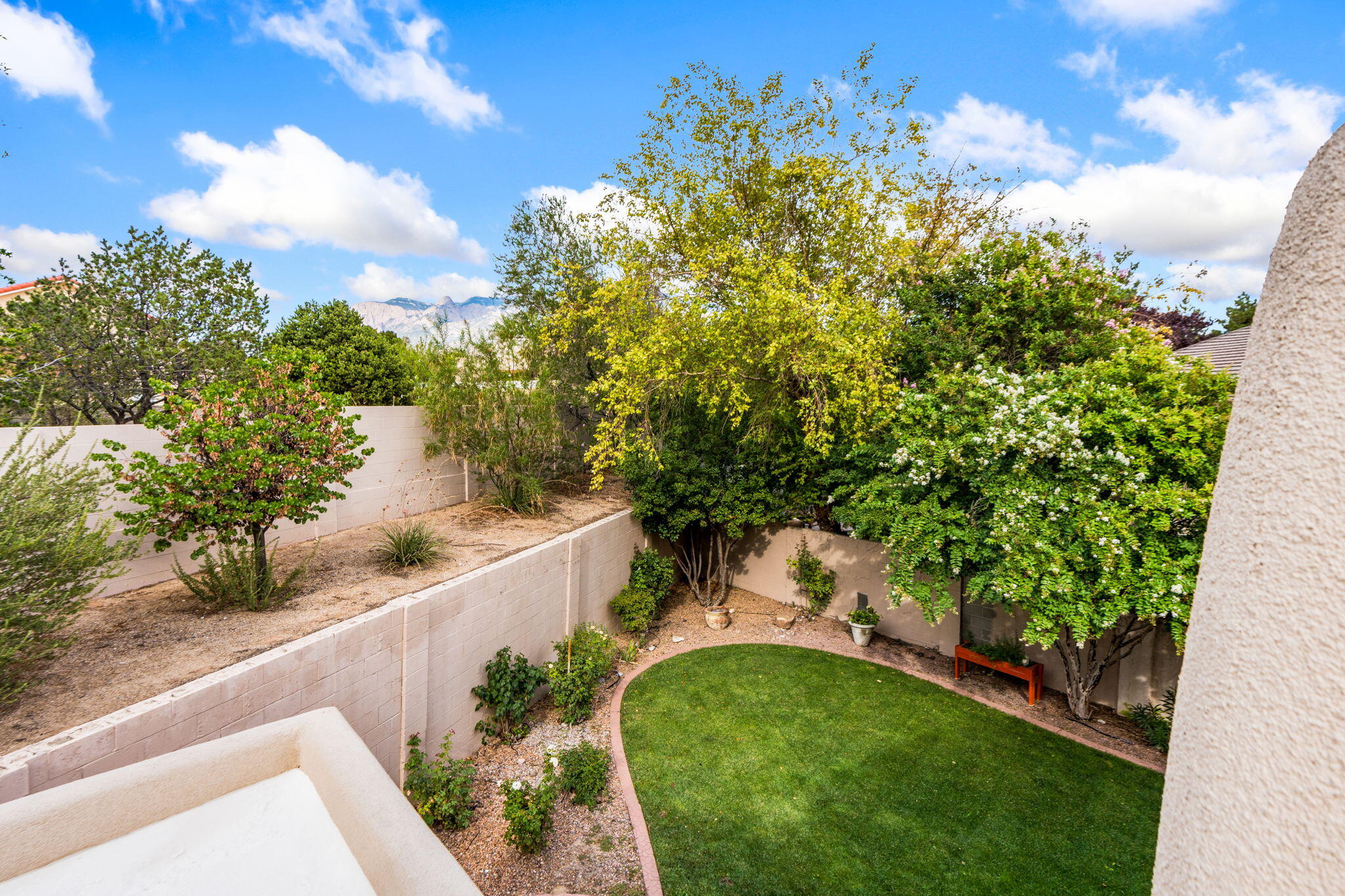 8927 Helmick Place NE