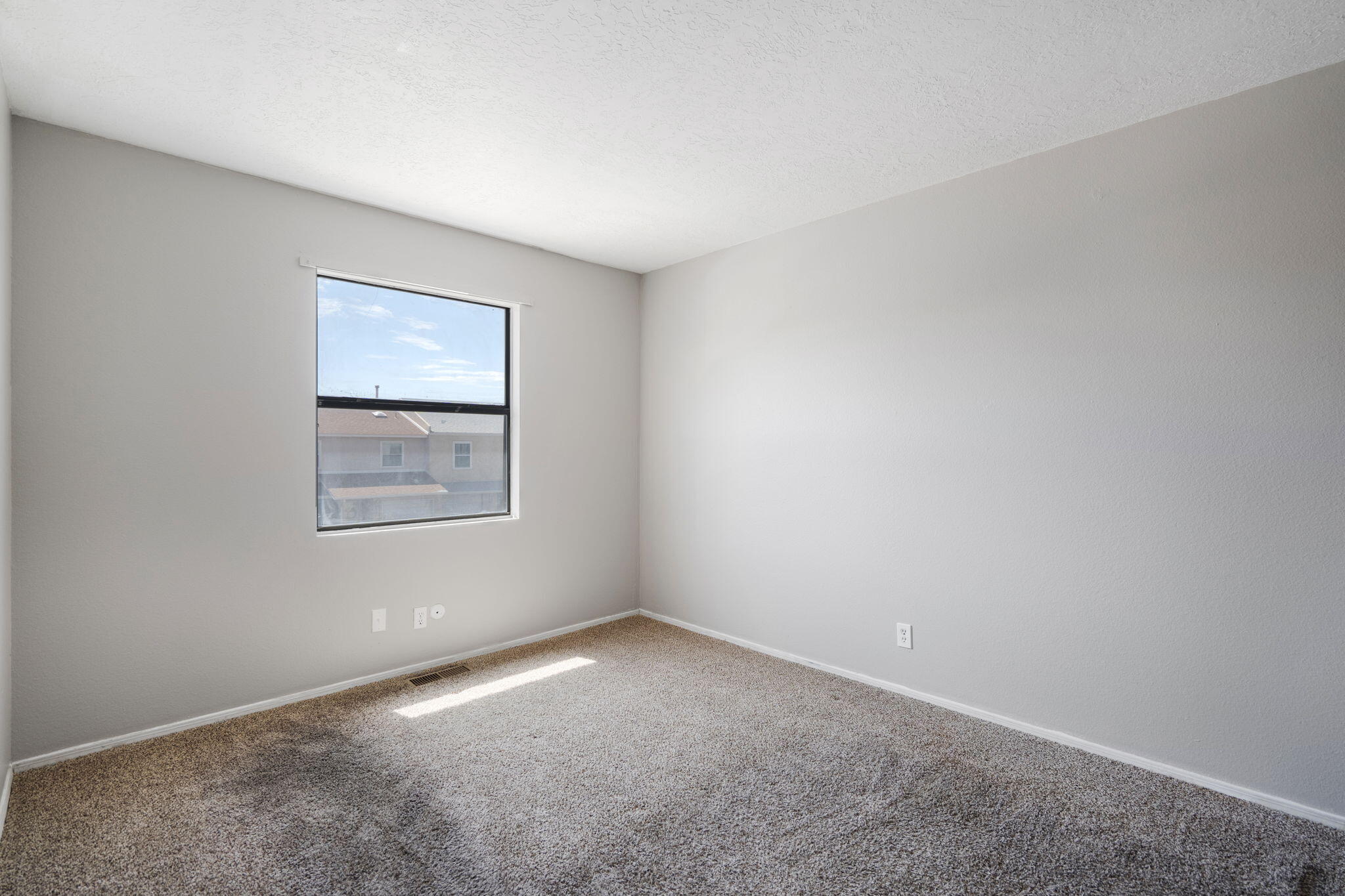 11907 Gable Lane NE