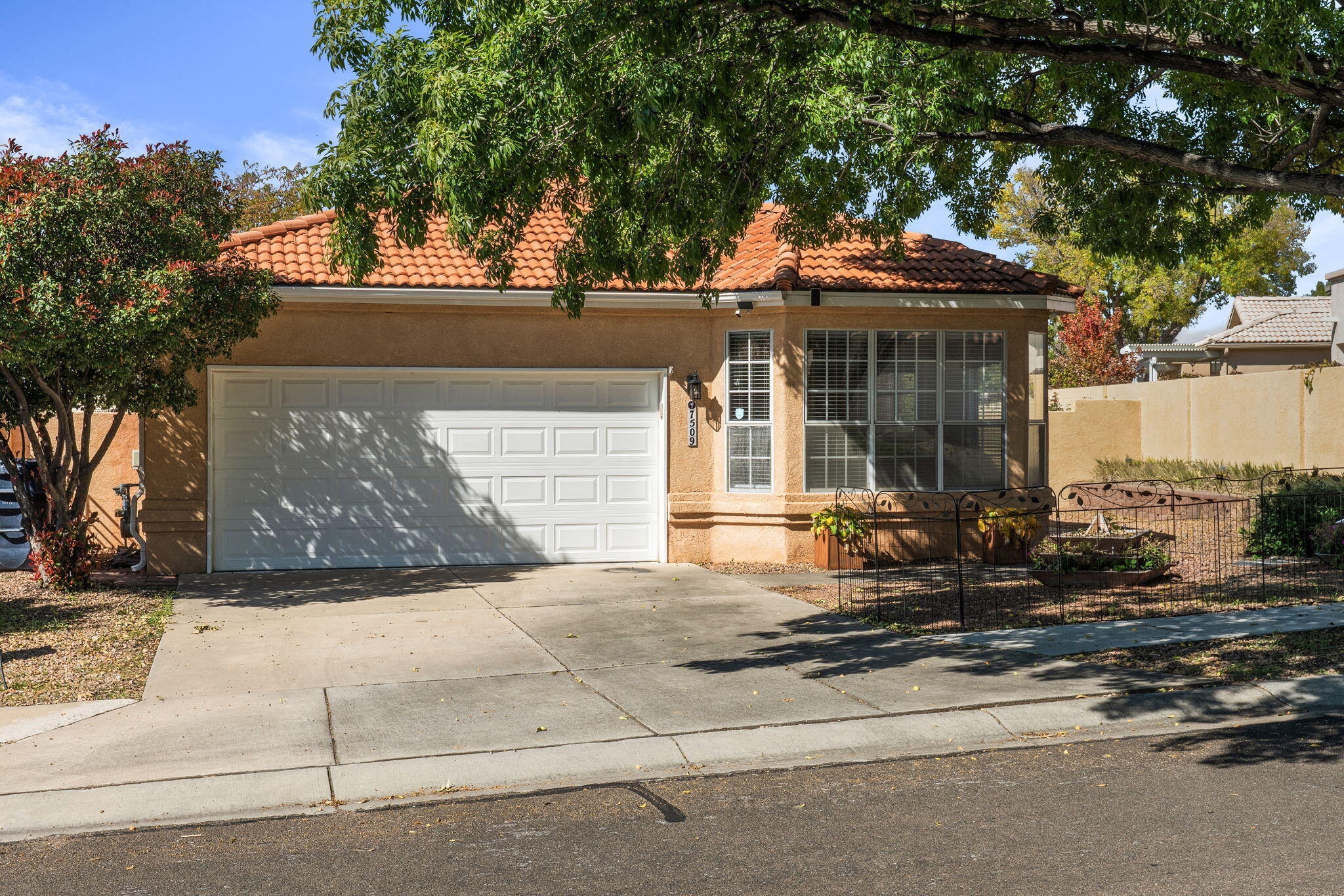 7509 Palomas Park Avenue NE