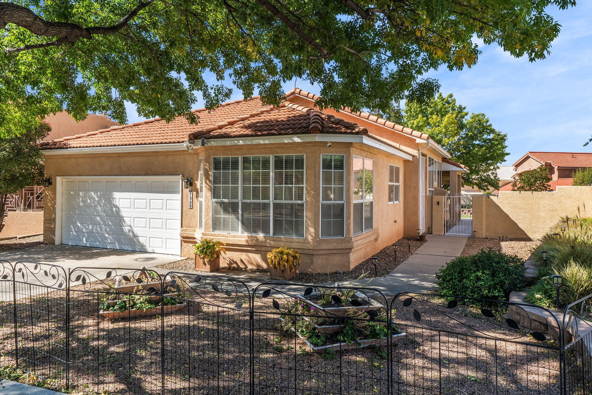 7509 Palomas Park Avenue NE