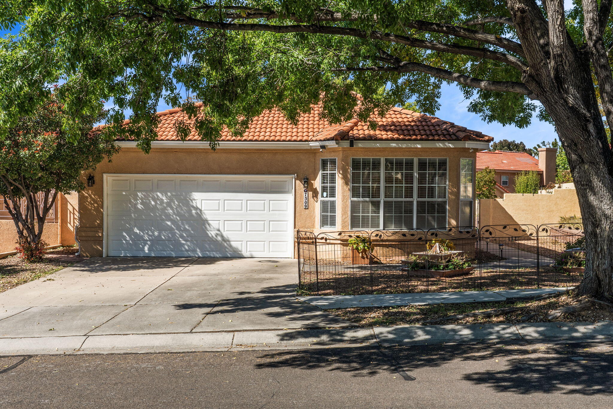 7509 Palomas Park Avenue NE