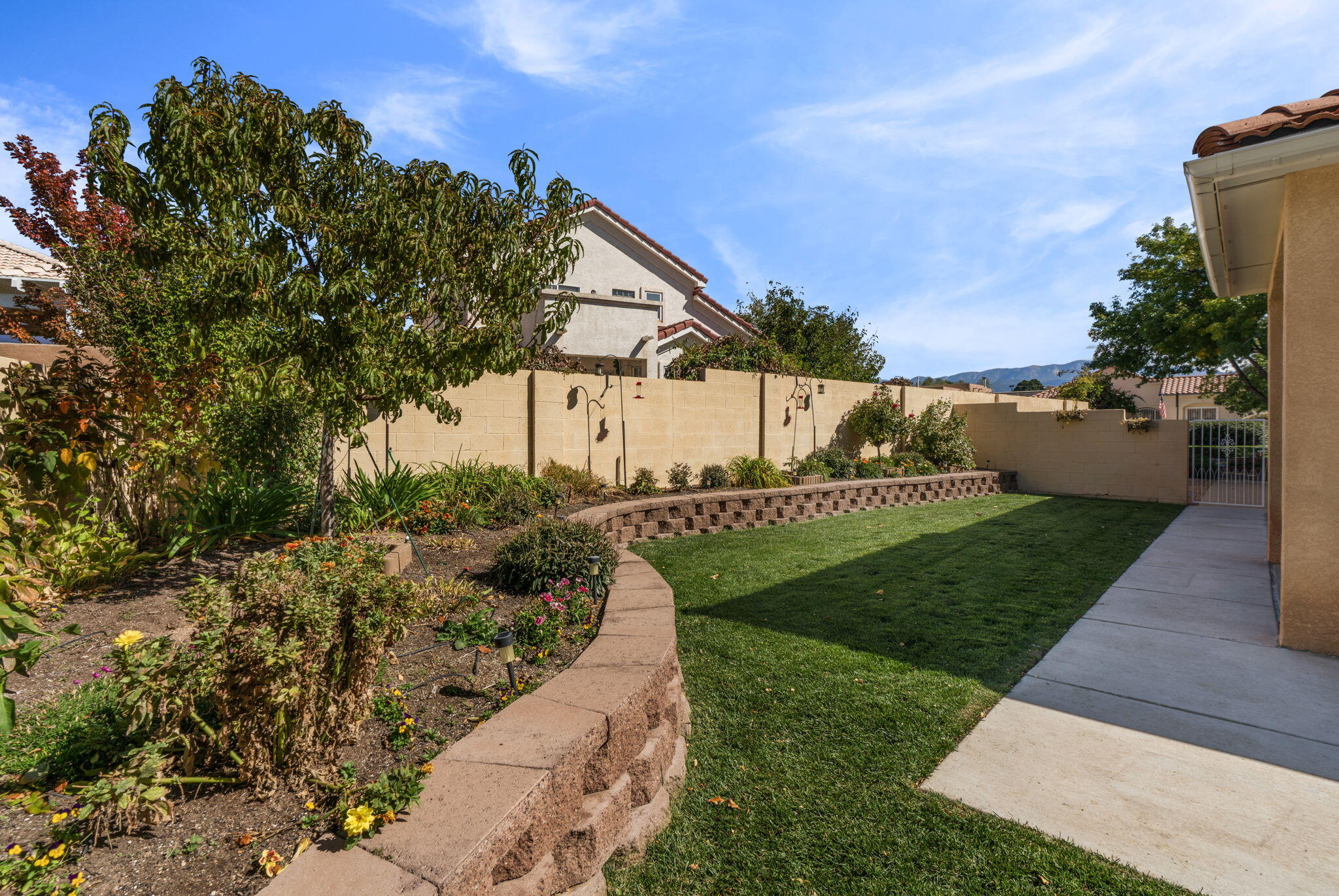 7509 Palomas Park Avenue NE