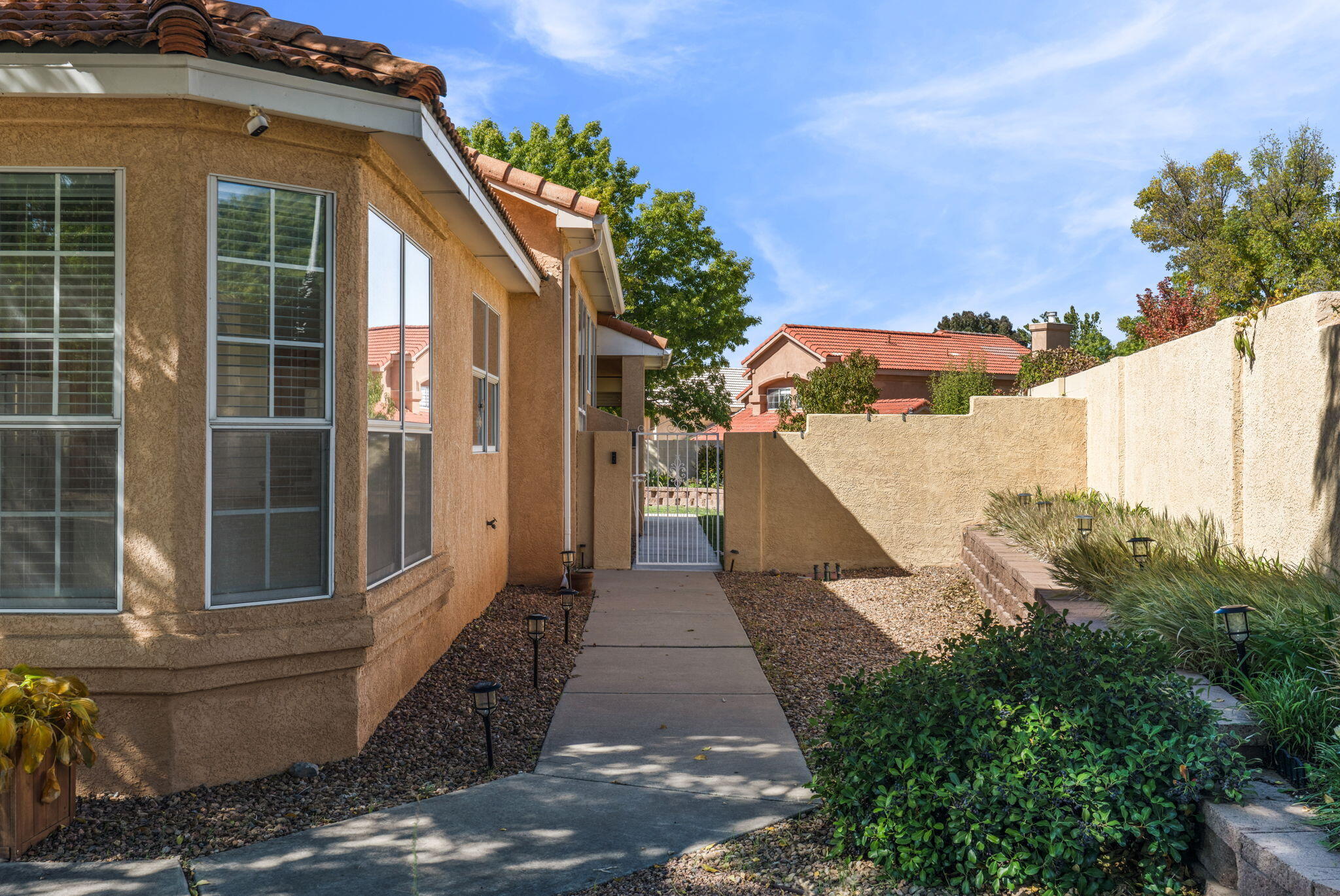 7509 Palomas Park Avenue NE