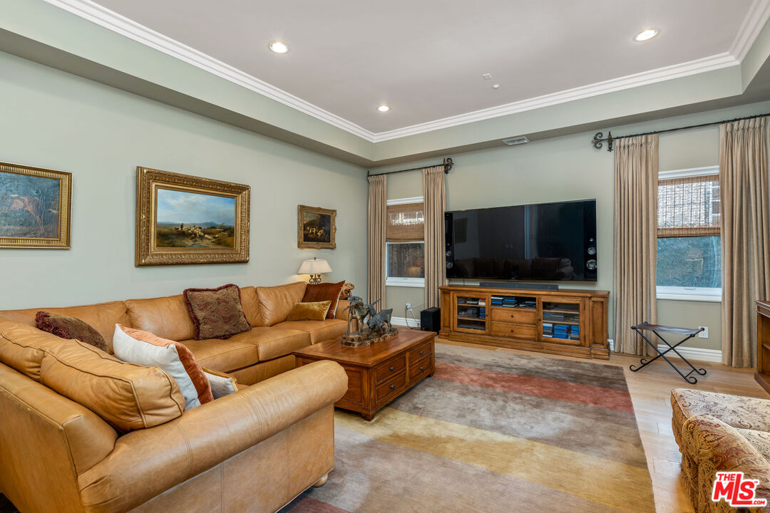 525 N Arden Dr