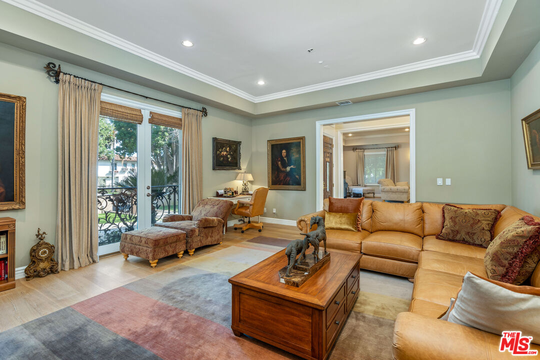525 N Arden Dr