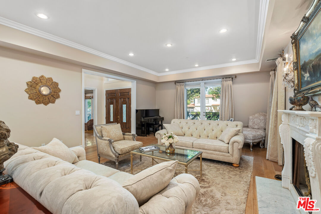 525 N Arden Dr