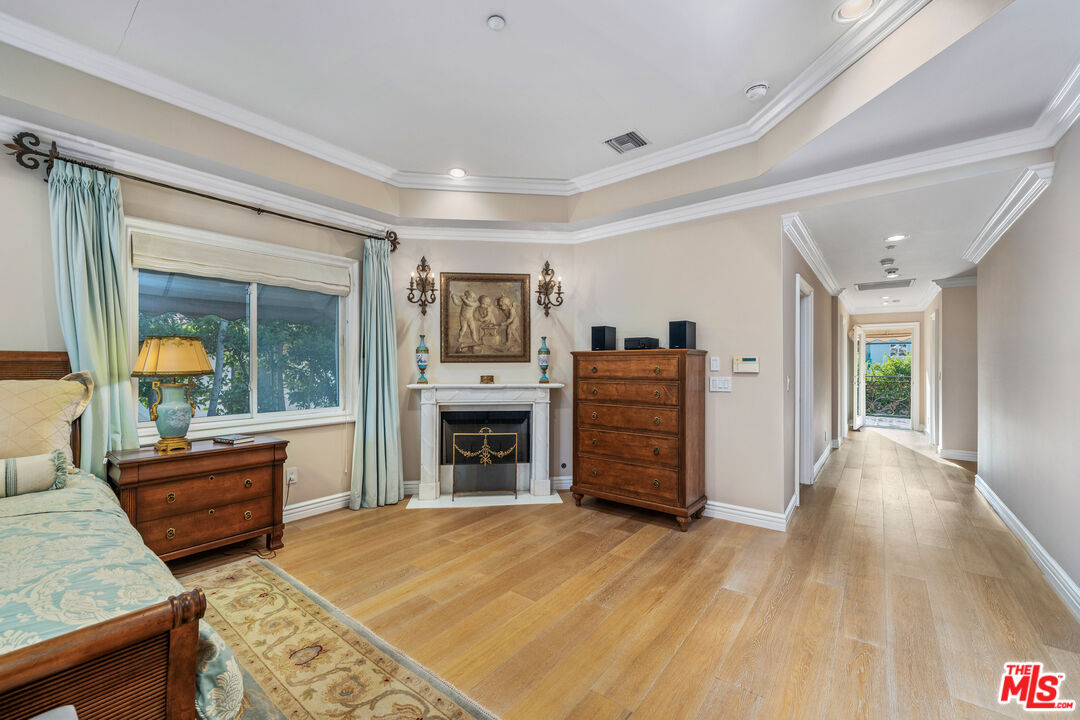 525 N Arden Dr