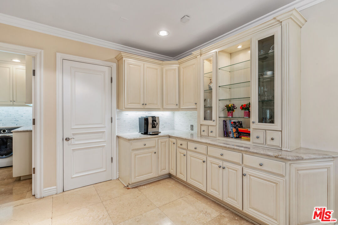 525 N Arden Dr