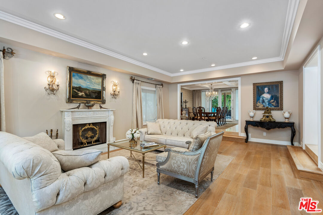 525 N Arden Dr