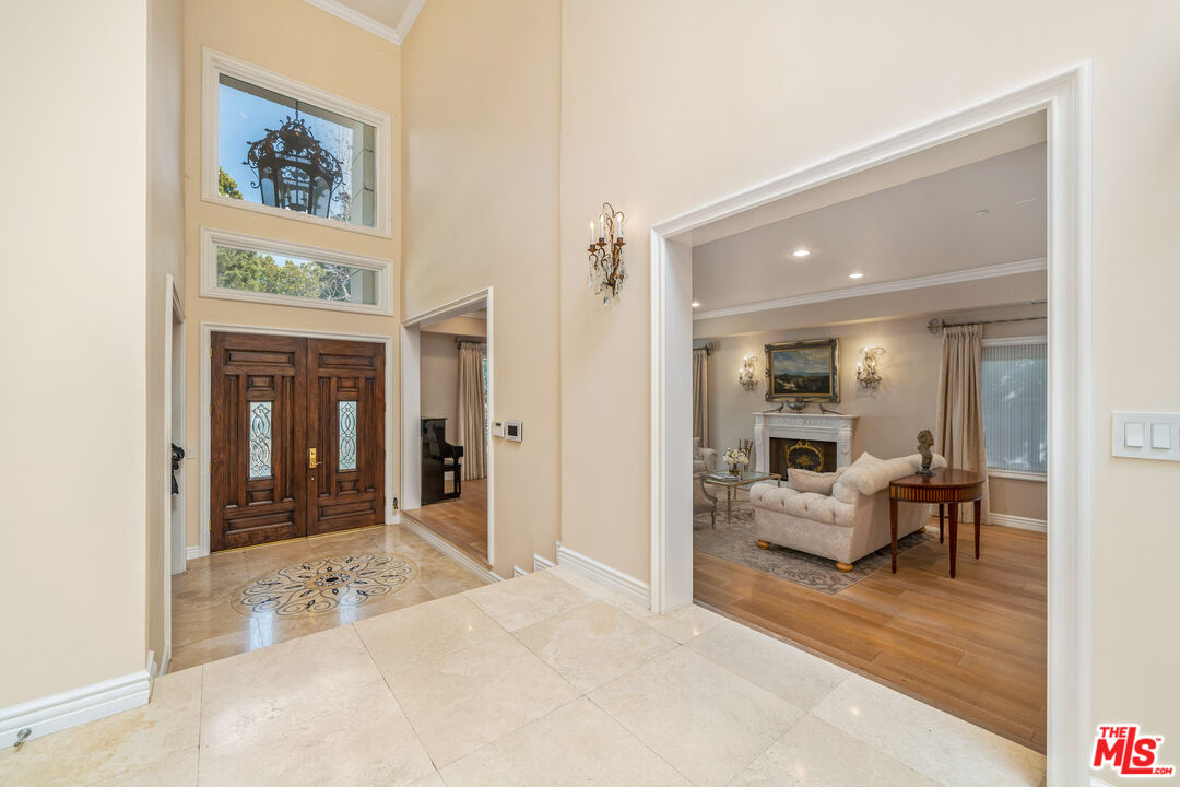 525 N Arden Dr