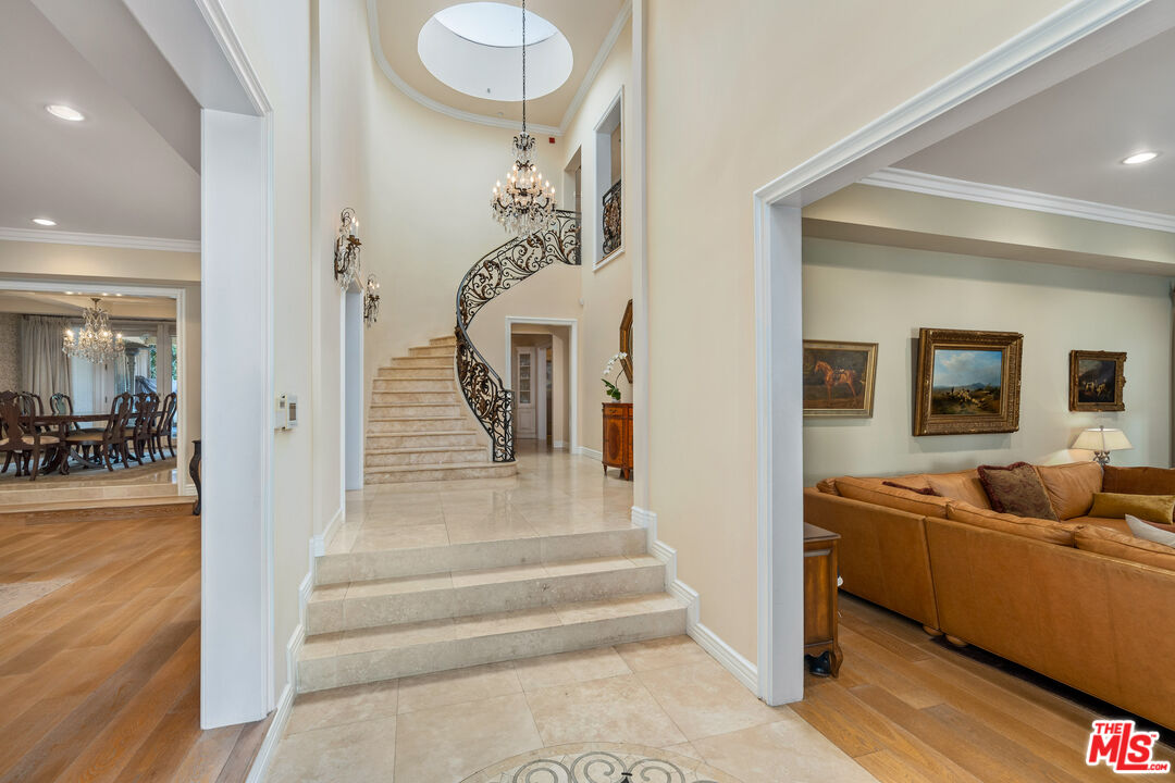 525 N Arden Dr