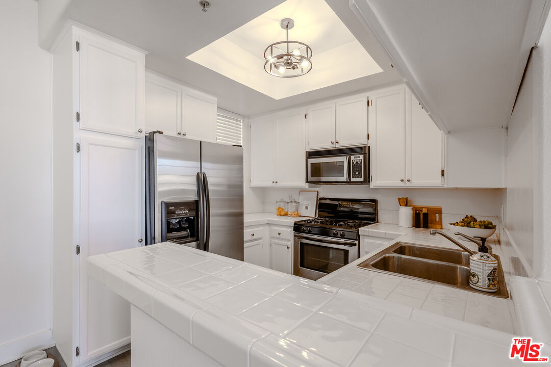 1225 Armacost Ave Unit: 304