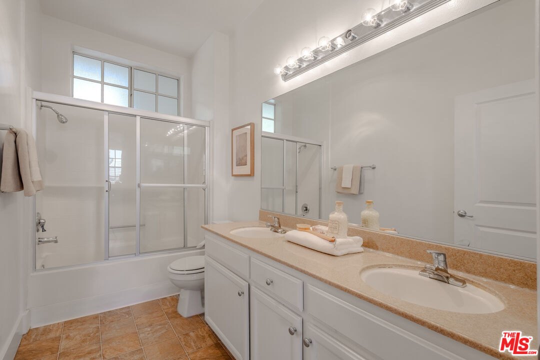 1225 Armacost Ave Unit: 304