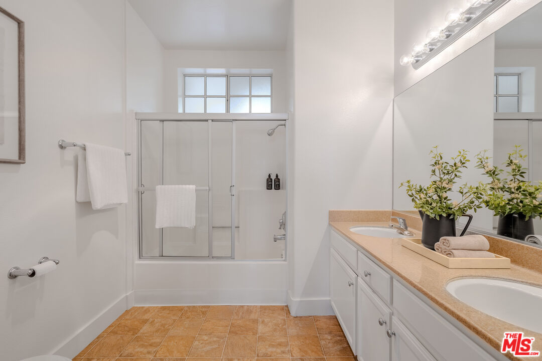 1225 Armacost Ave Unit: 304