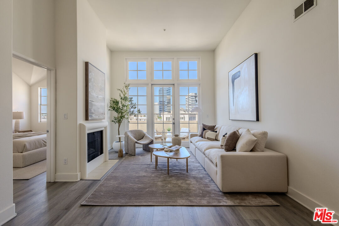 1225 Armacost Ave Unit: 304