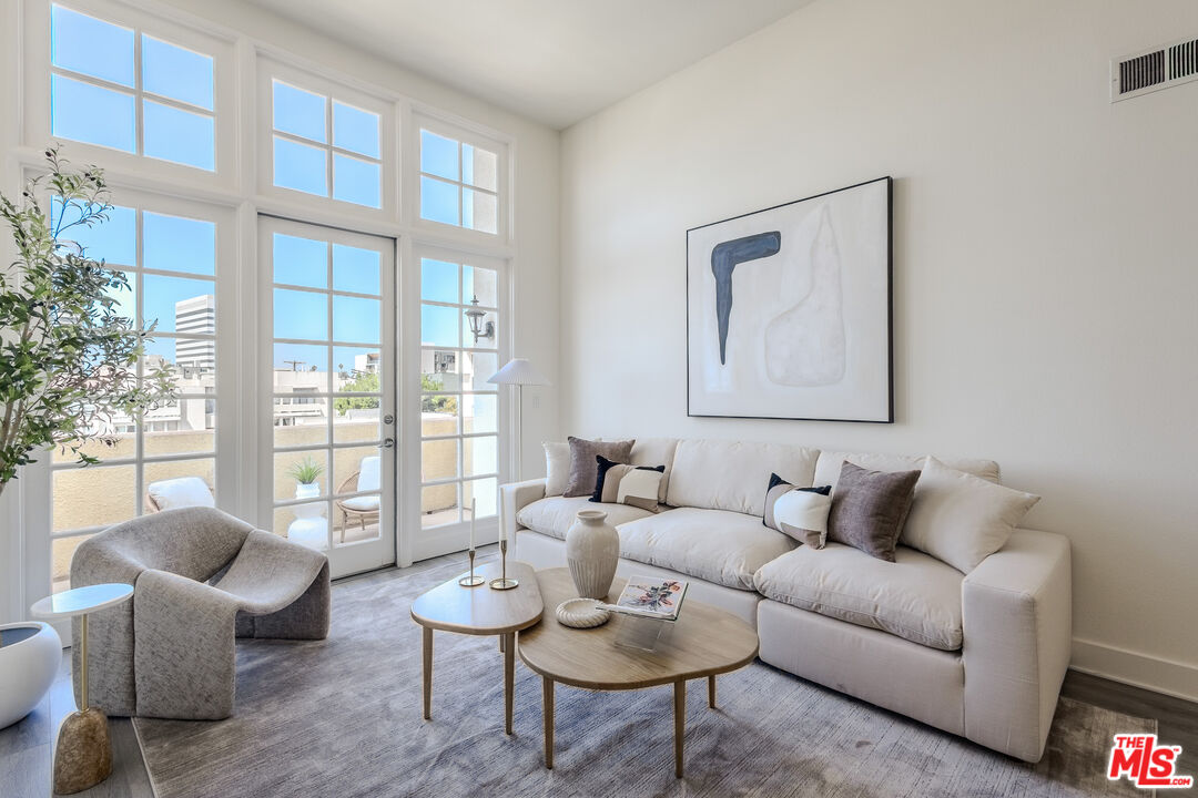 1225 Armacost Ave Unit: 304