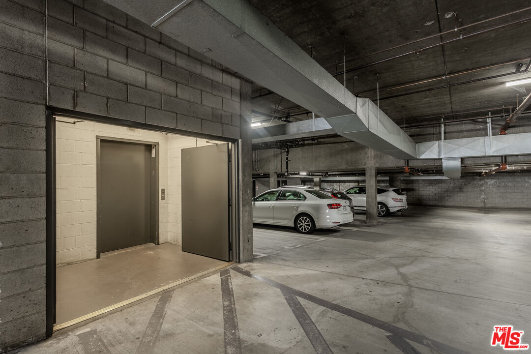 1225 Armacost Ave Unit: 304