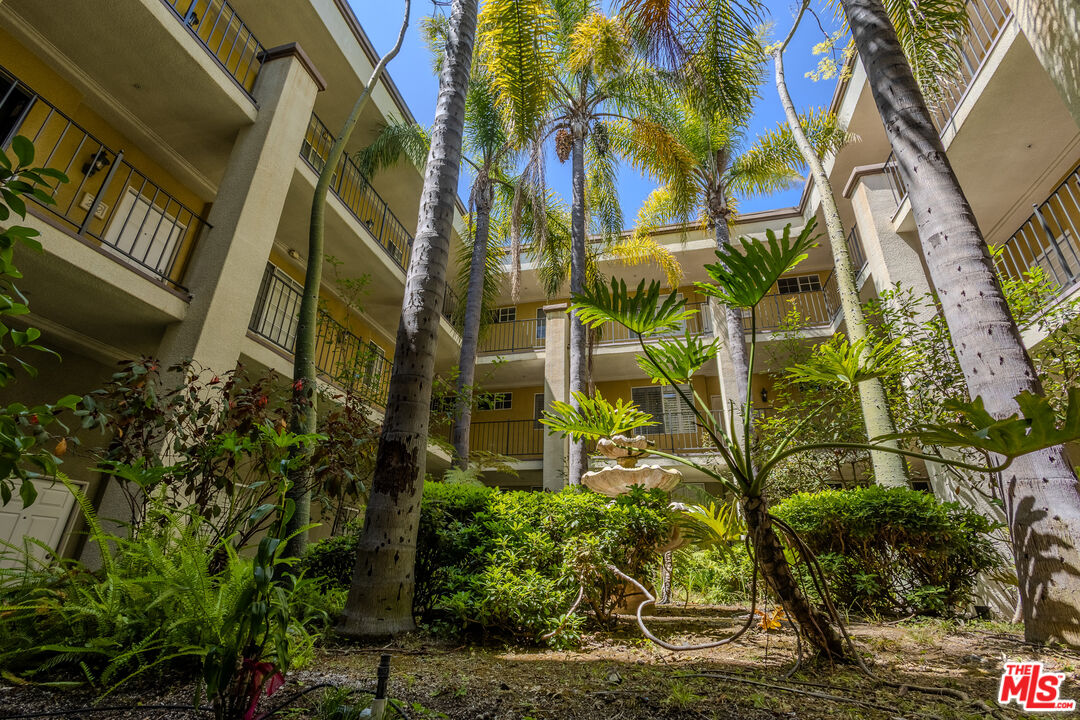 1225 Armacost Ave Unit: 304