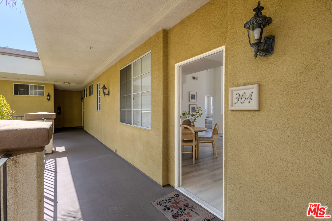 1225 Armacost Ave Unit: 304
