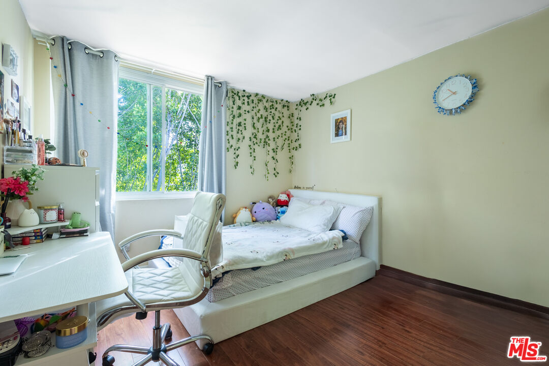 4610 Densmore Ave Unit: 10