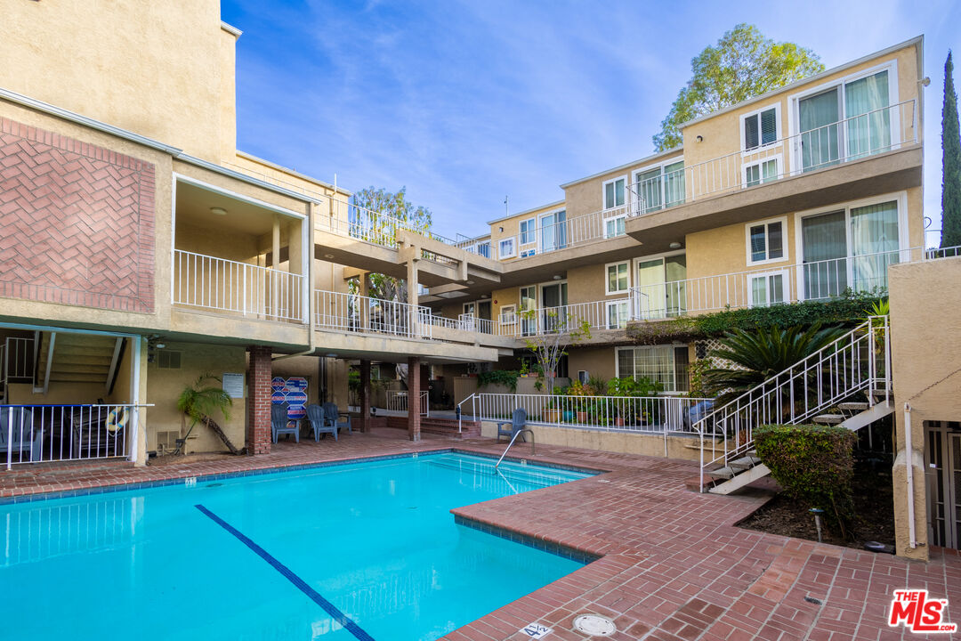 4610 Densmore Ave Unit: 10