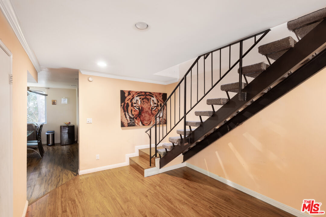 4610 Densmore Ave Unit: 10