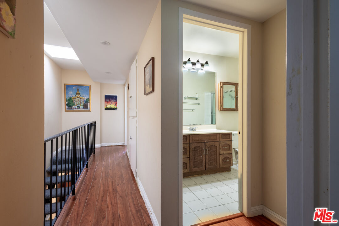 4610 Densmore Ave Unit: 10