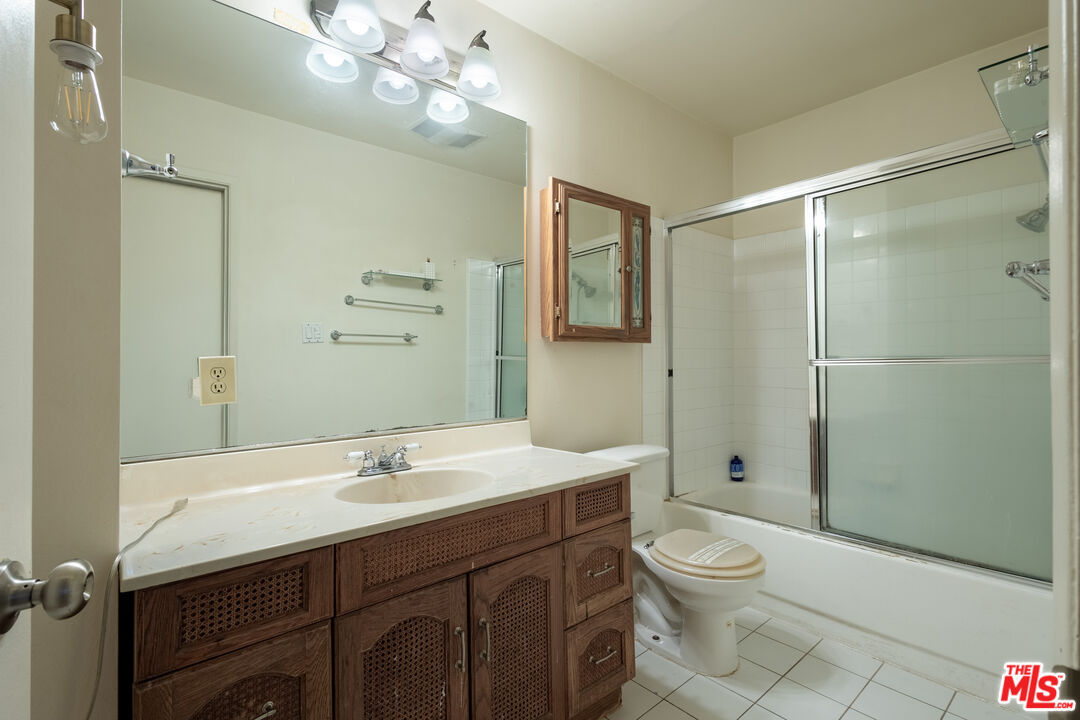 4610 Densmore Ave Unit: 10