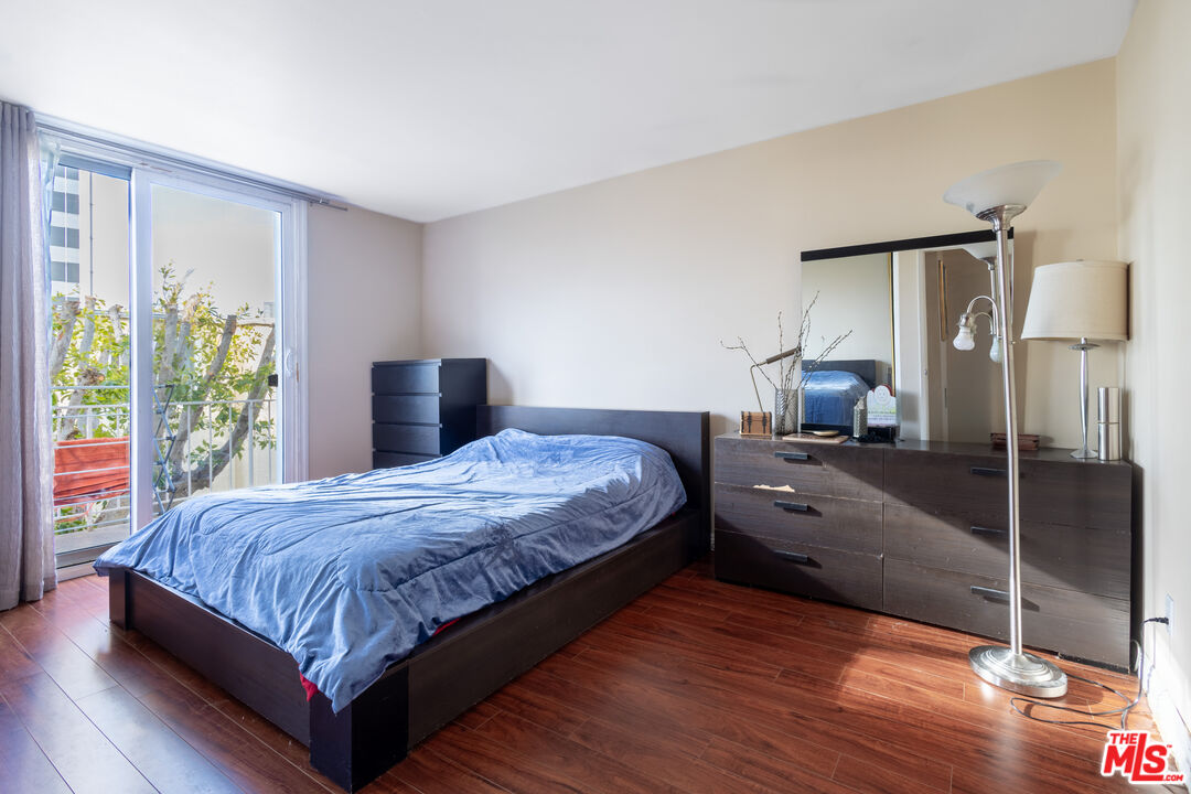 4610 Densmore Ave Unit: 10