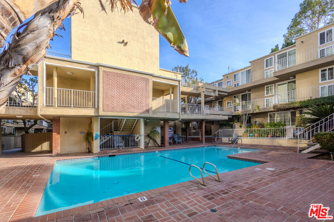 4610 Densmore Ave Unit: 10