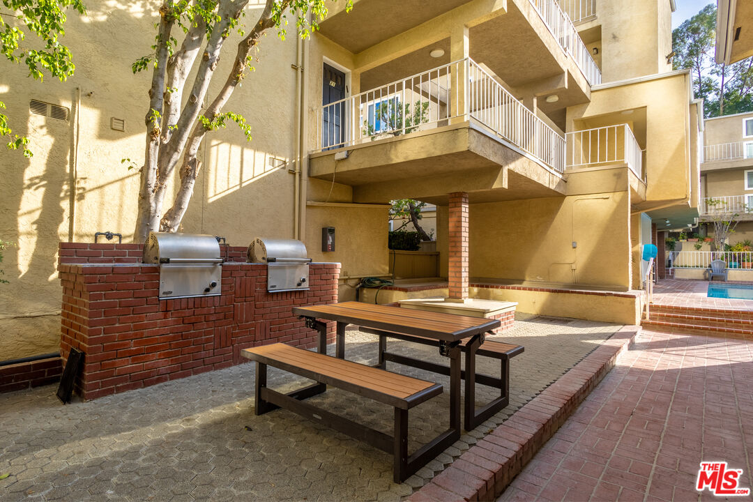 4610 Densmore Ave Unit: 10