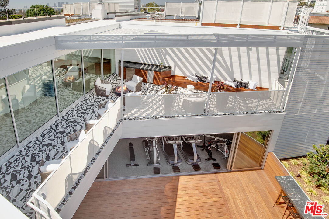 1030 N Kings Rd Unit: 104