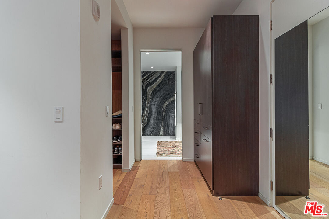 1030 N Kings Rd Unit: 104