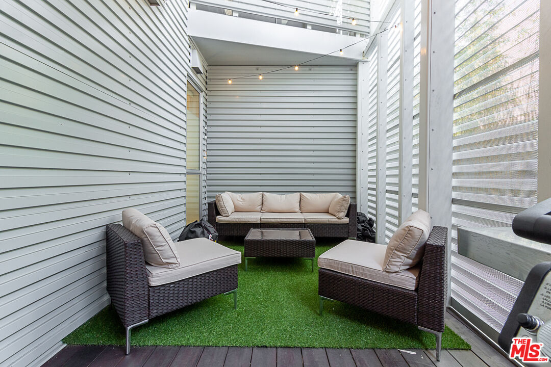 1030 N Kings Rd Unit: 104